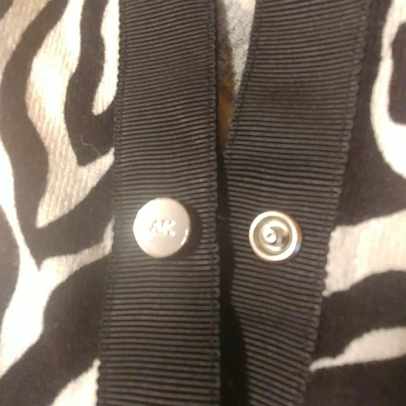 Anne Klein Zebra print top - Picture 3 of 6